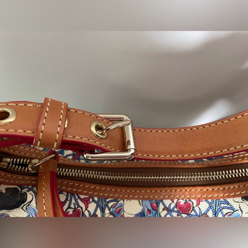 Snow White Dooney & Bourke (Paige) Crossbody - EUC - Picture 12 of 15